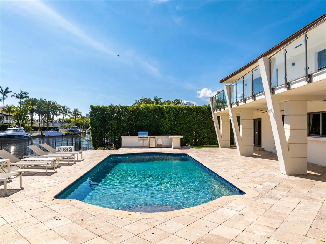 Photo of 501 Hibiscus Dr