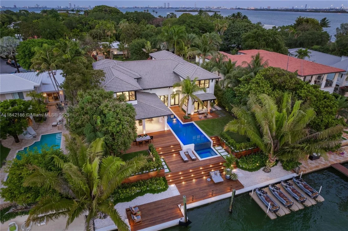 Photo of 4241 Palm Ln