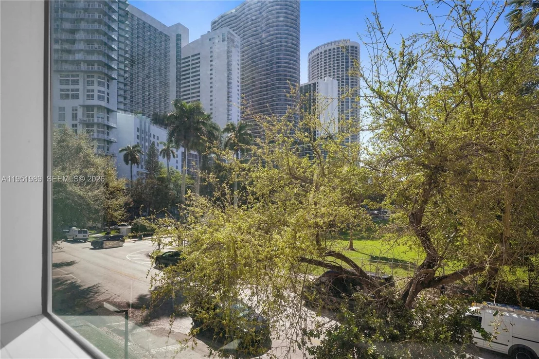 Photo of Unit 3213 at 2001 Biscayne Blvd