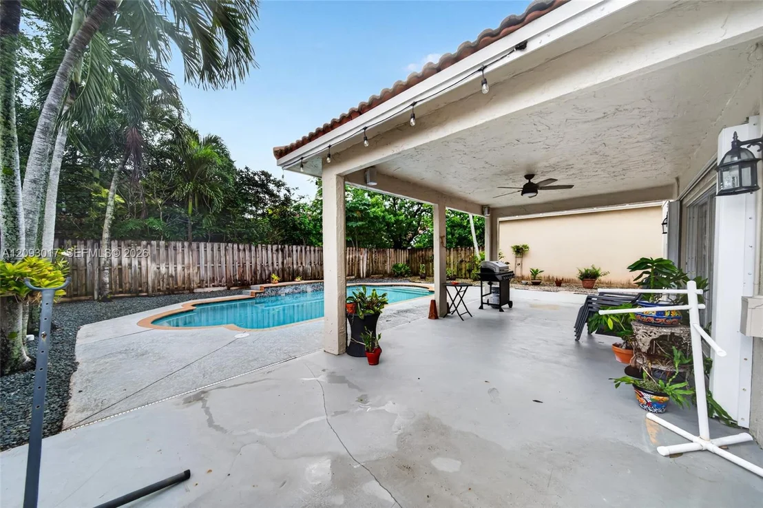 Photo of 16424 Sapphire Pl