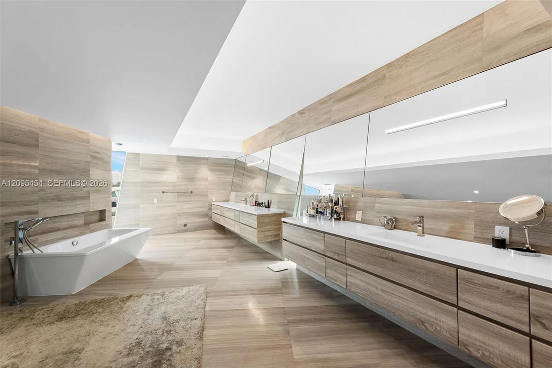 Photo of 480 Ocean Blvd