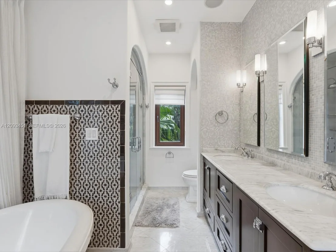 Photo of 421 Sarto Ave