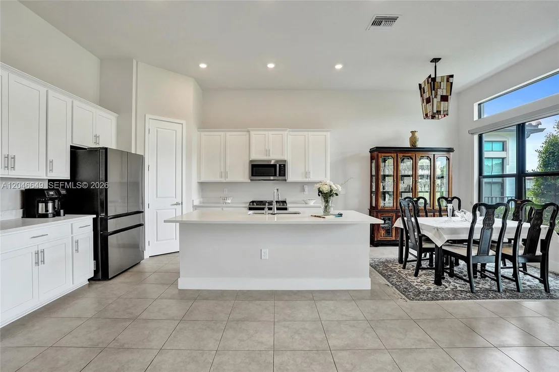 Photo of 8147 Juniper Dr