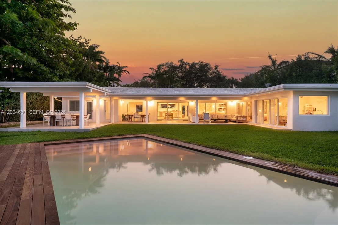 Photo of 861 Harbor Dr