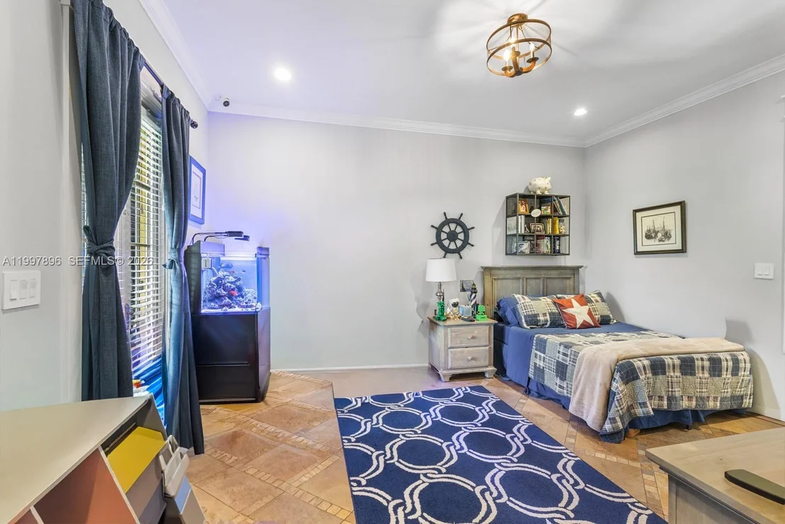 Photo of 685 Harbor Ln