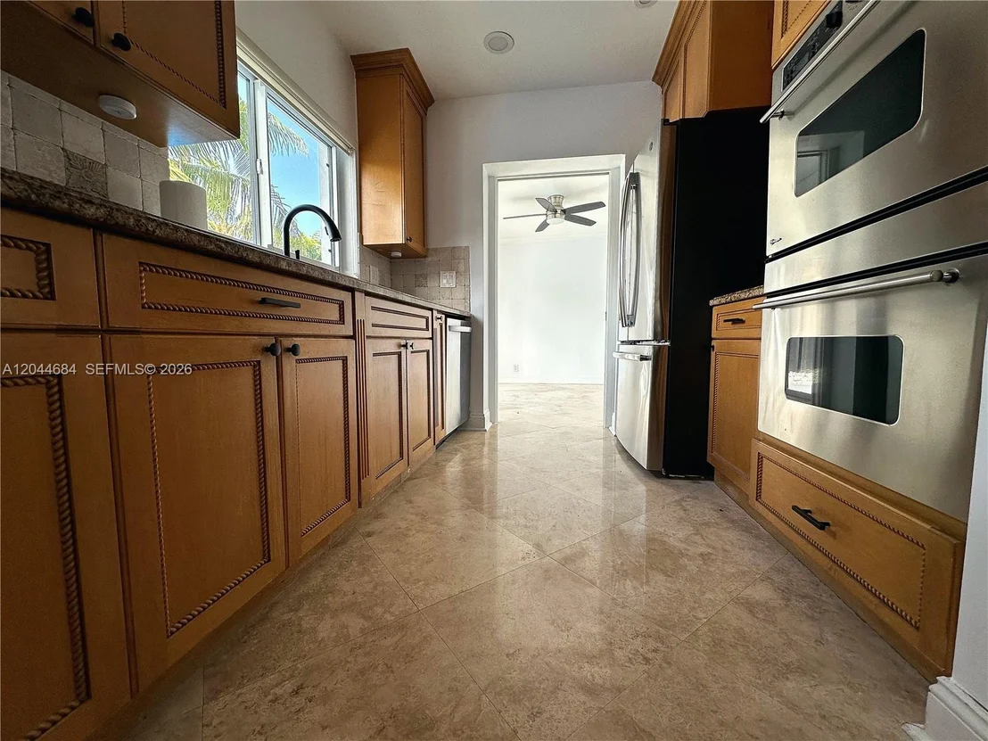 Photo of 2445 SE 8th St