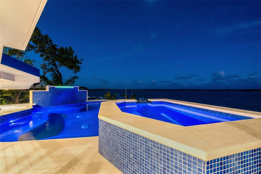 Photo of 180 Pompano Dr