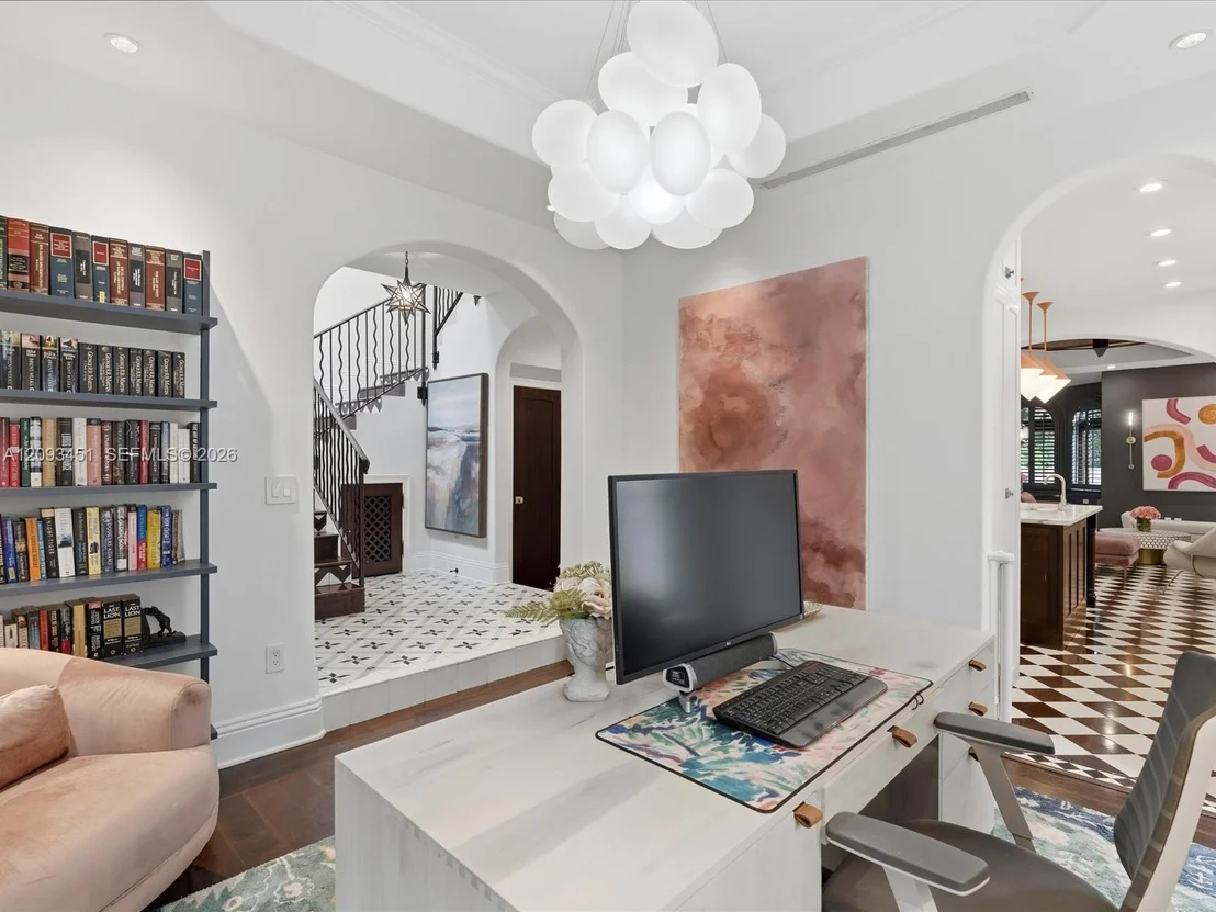 Photo of 421 Sarto Ave