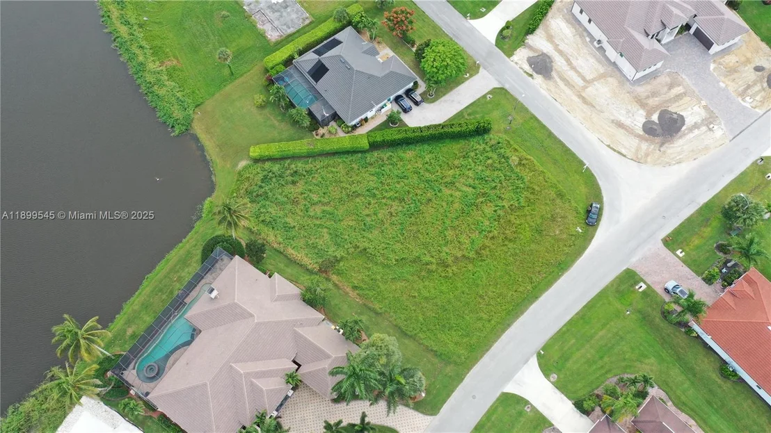 Photo of 18018 Royal Hammock Blvd