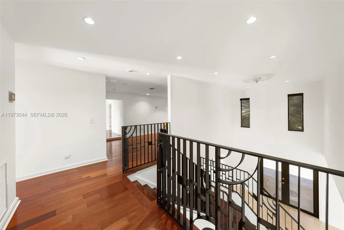 Photo of 501 Hibiscus Dr