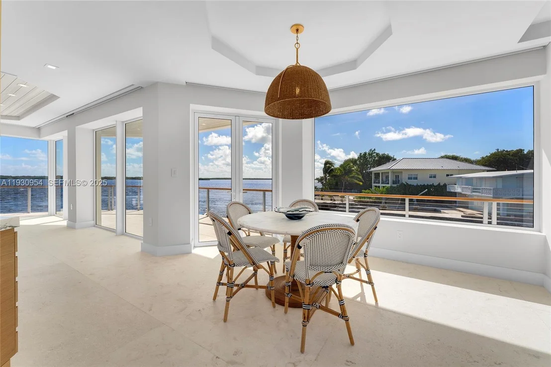 Photo of 180 Pompano Dr