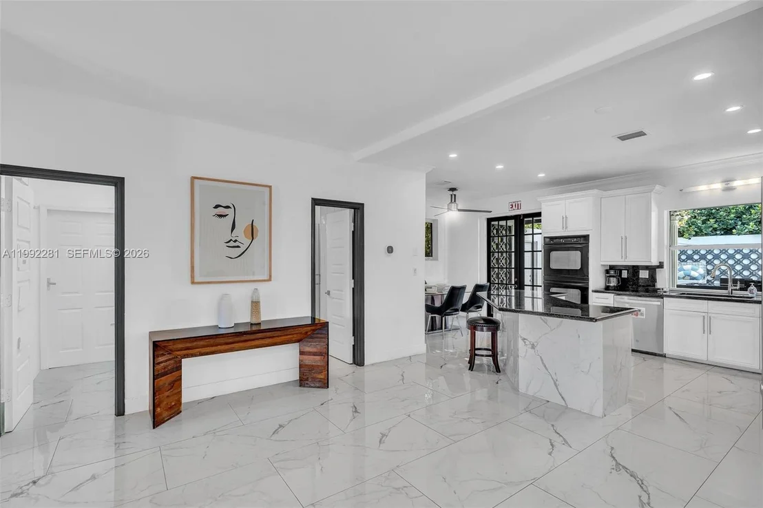 Photo of 472 Sunset Dr