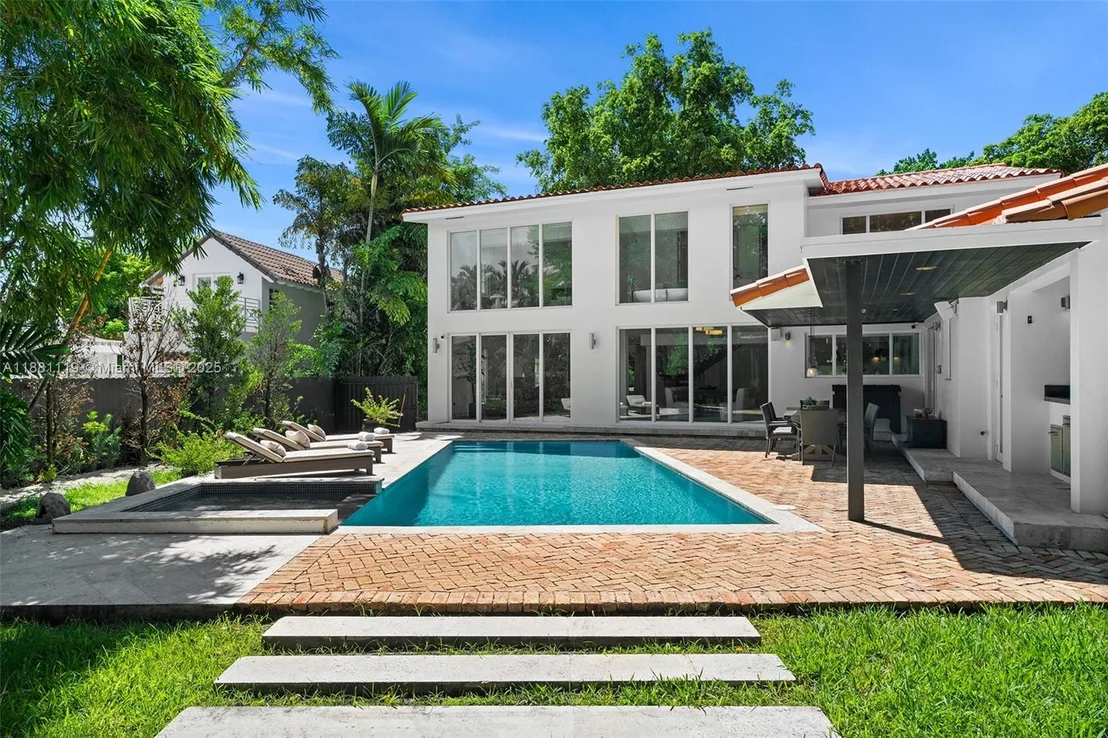 Photo of 575 Bay Point Rd
