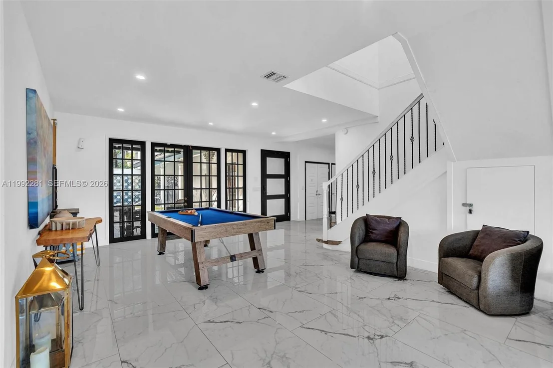 Photo of 472 Sunset Dr