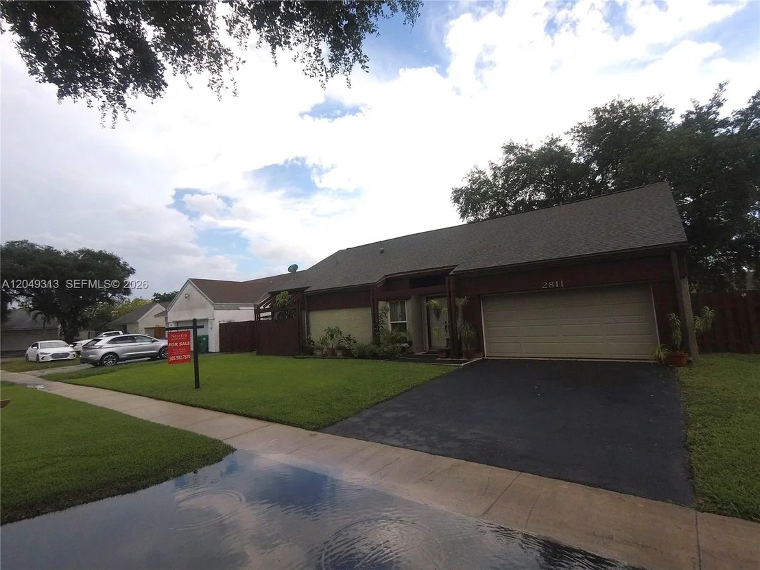 Photo of 2811 Devonwood Ave