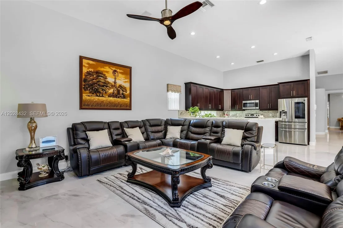 Photo of 3852 Oak Ridge Cir