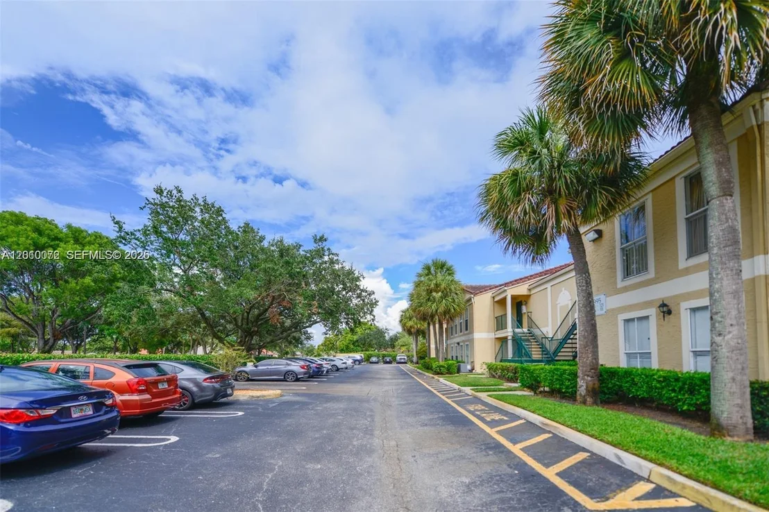 Photo of Unit 735 at 875 Riverside Dr