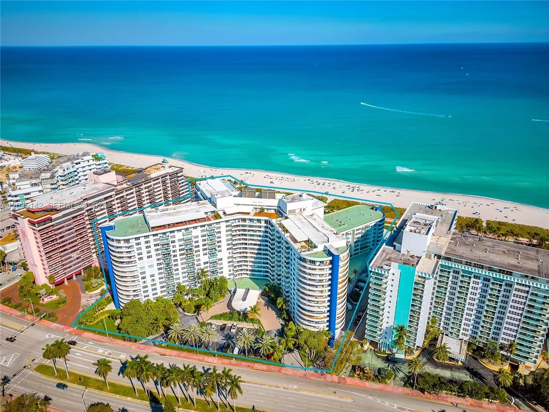 Photo of Unit 310 at 5161 Collins Ave
