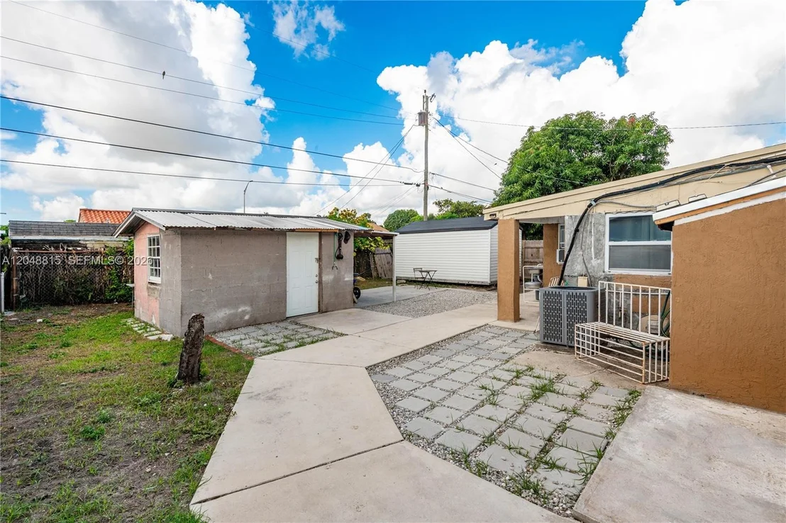 Photo of 750 NE 4th Pl