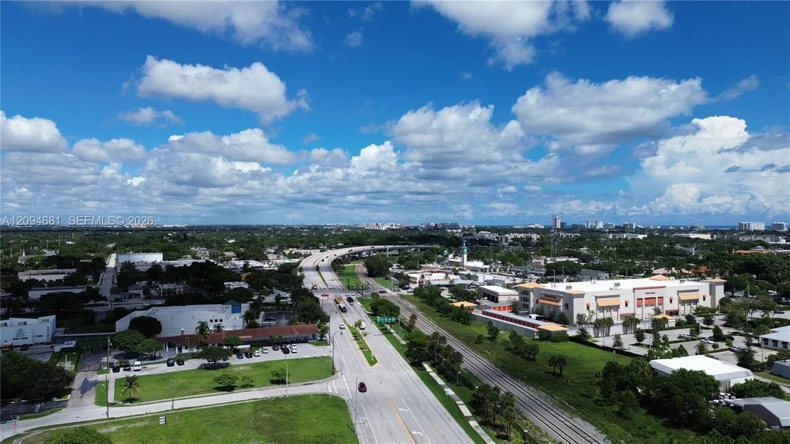 Photo of 237 S Dixie Hwy