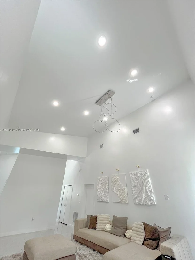 Photo of 395 Pace Avenue