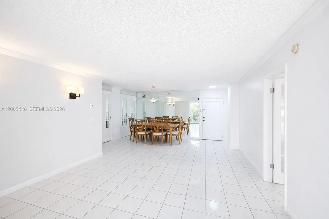 Photo of Unit 3C at 77 Crandon Blvd
