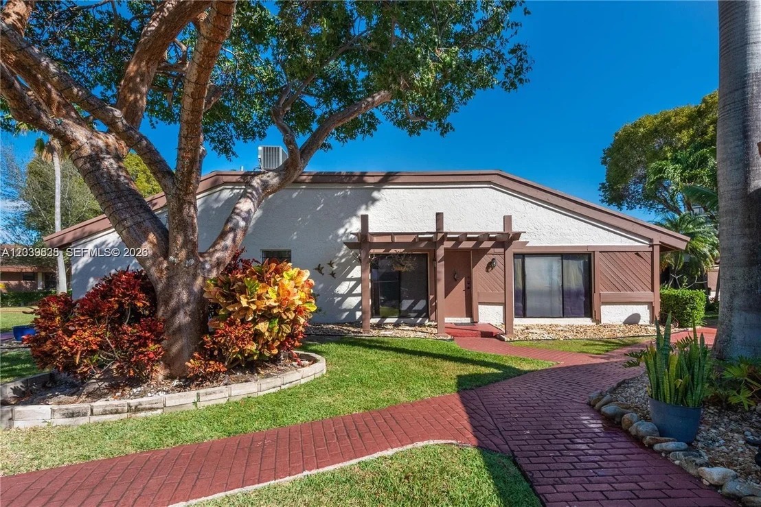 Photo of 601 Leslie Dr