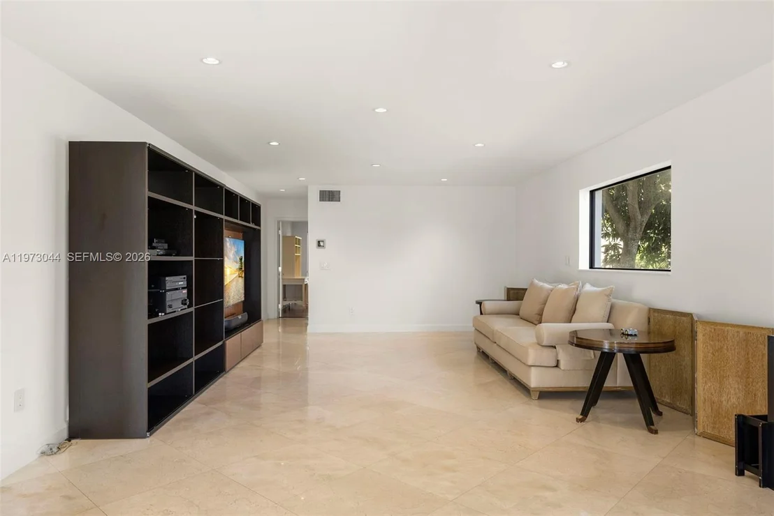 Photo of 501 Hibiscus Dr