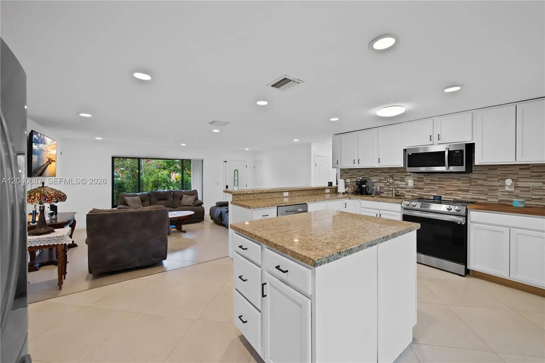 Photo of 6839 Tradewind Way