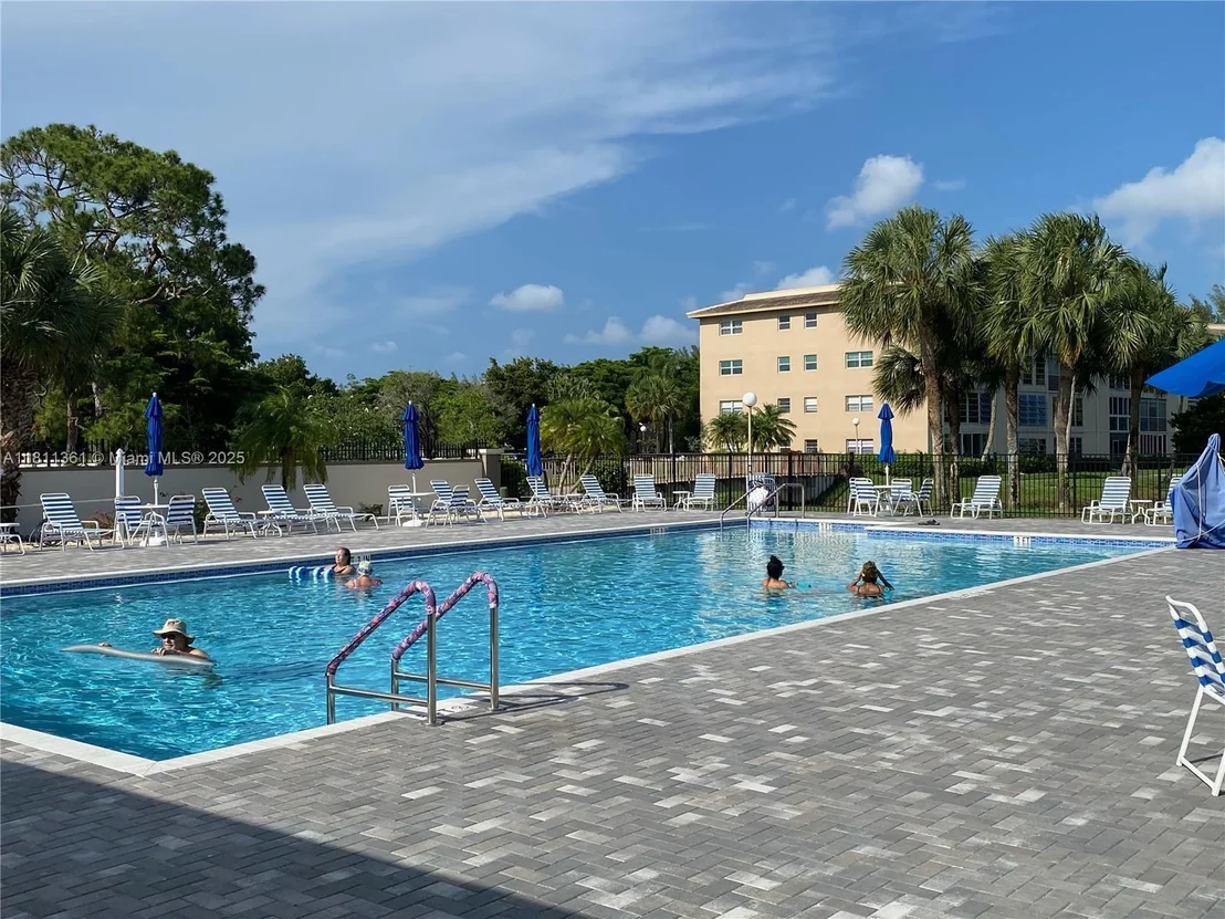 Photo of Unit G3 at 1902 Bermuda Cir