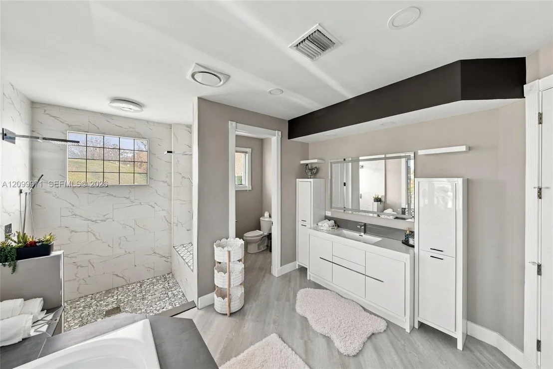 Photo of 5111 NE 30th Ave