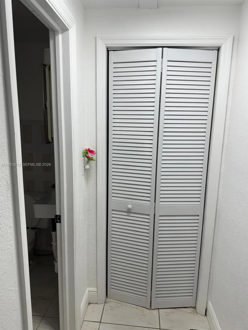 Photo of 80 W 56th St