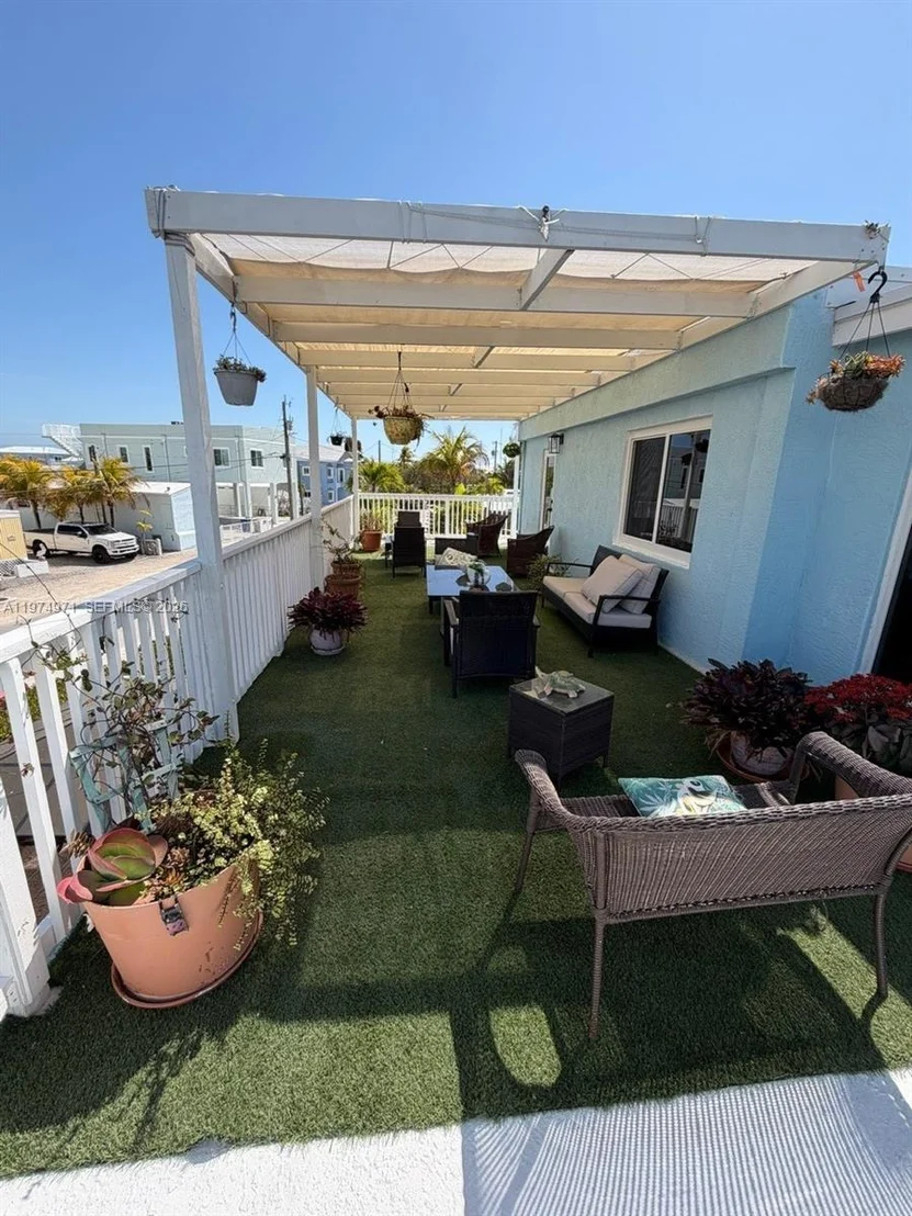 Photo of 212 Banyan Ln