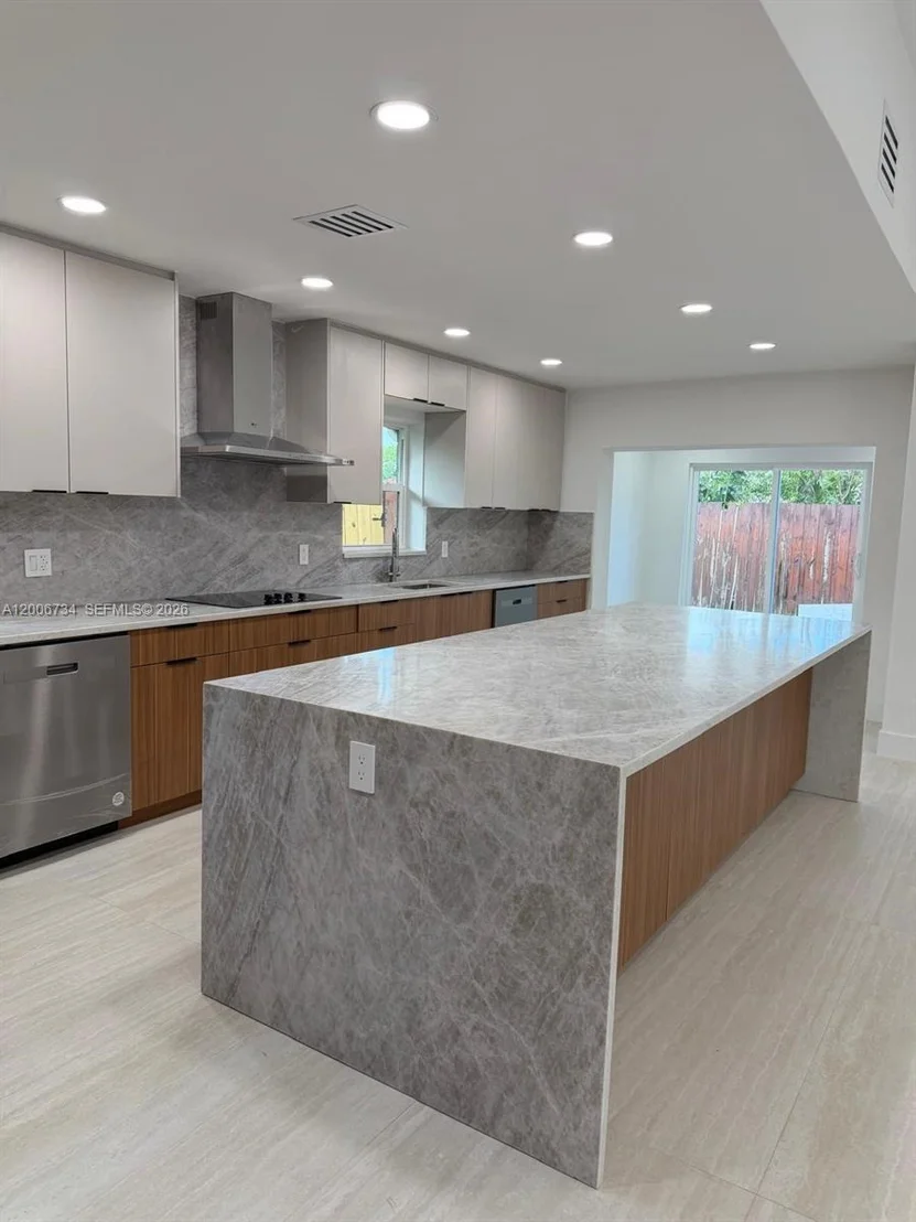 Photo of 7917 Chula Vista Cres