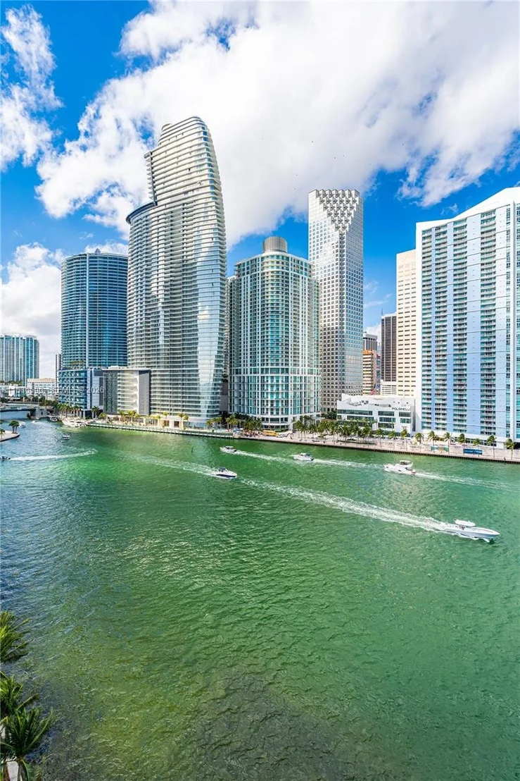 Photo of Unit 1002 at 900 Brickell Key Blvd