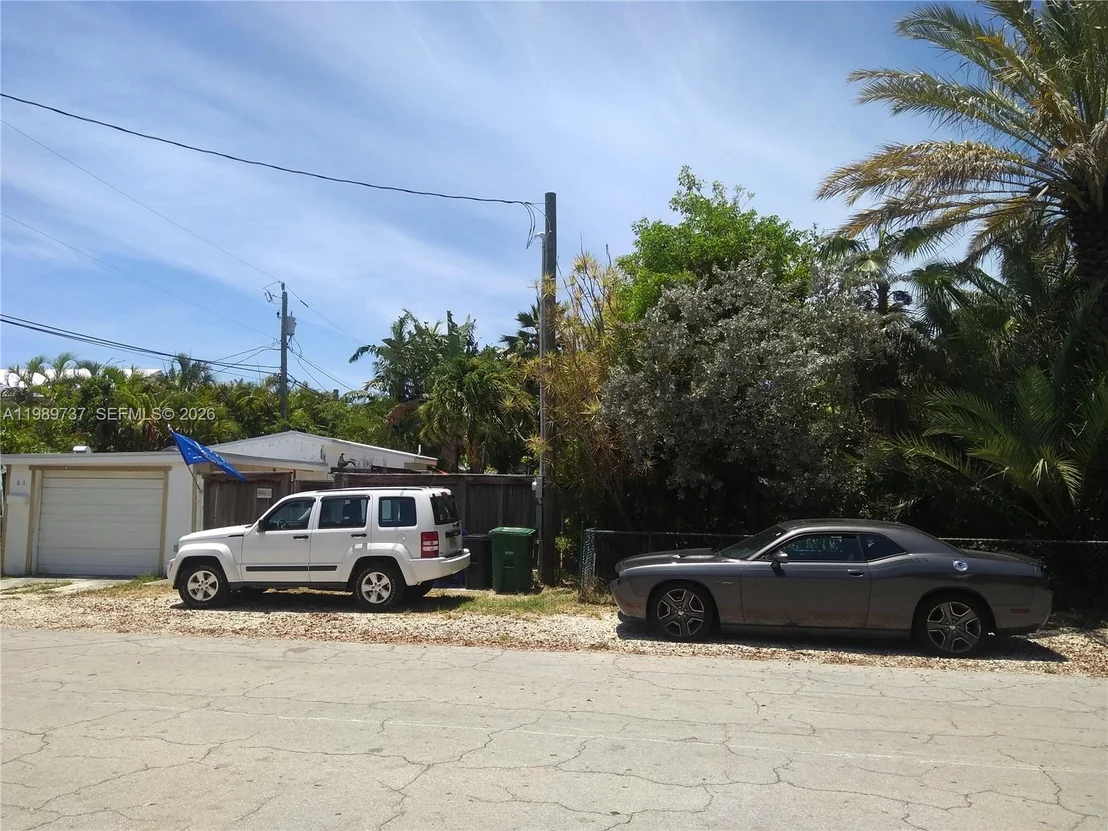 Photo of 2330 Staples ave