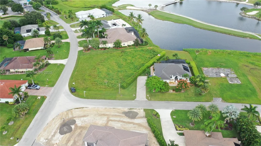 Photo of 18018 Royal Hammock Blvd