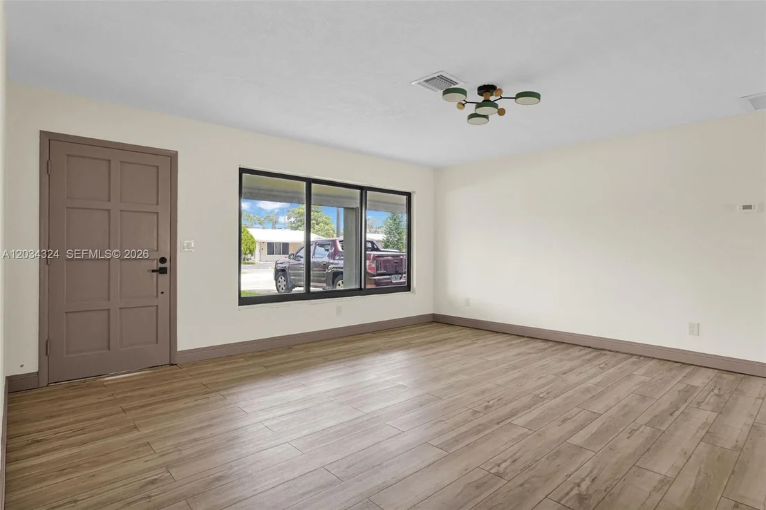 Photo of 3140 NE 9th Ter