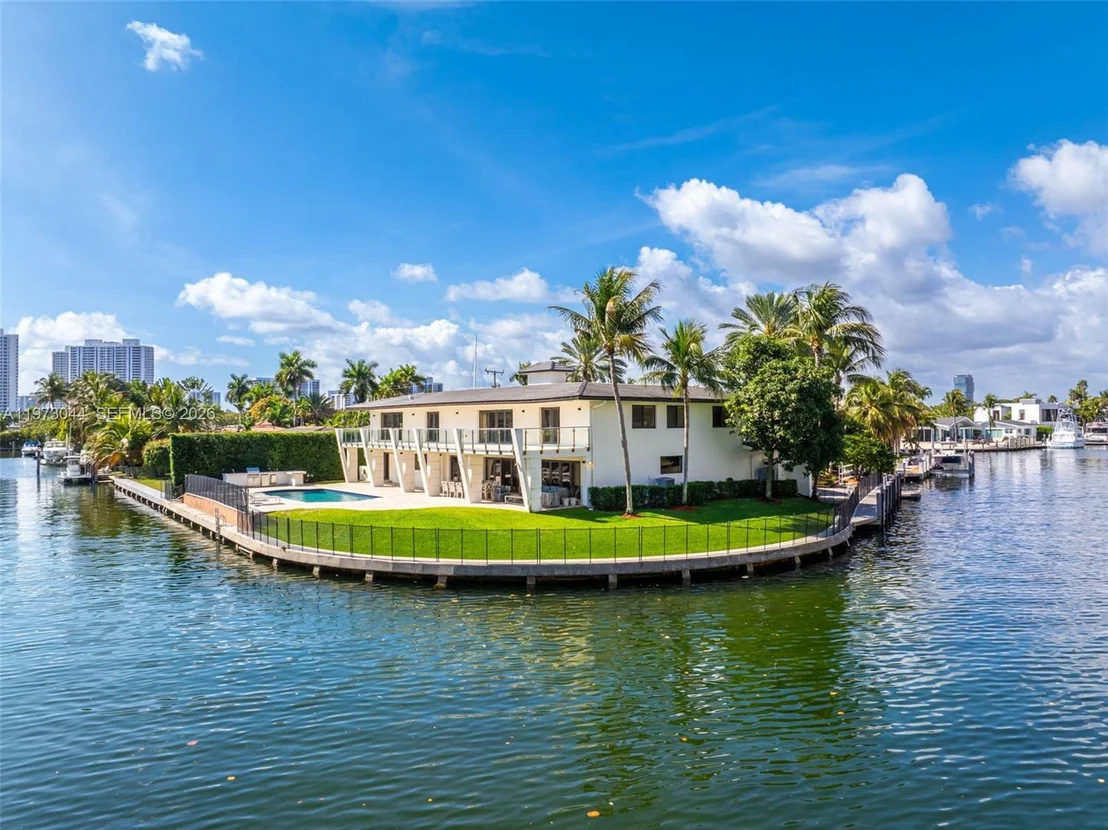 Photo of 501 Hibiscus Dr