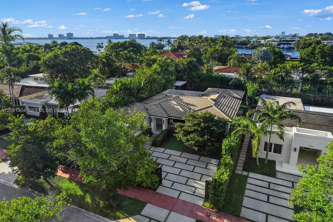 Photo of 771 Fairway Dr