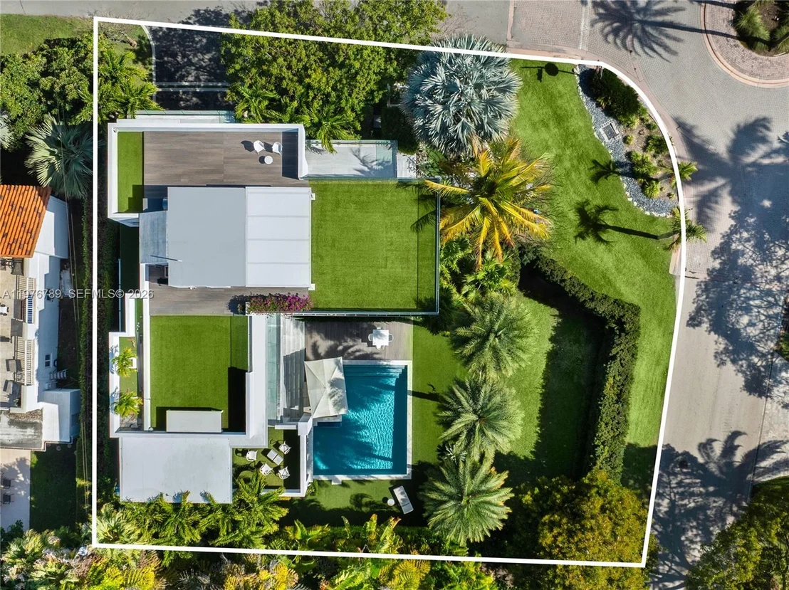 Photo of 741 Harbor Dr