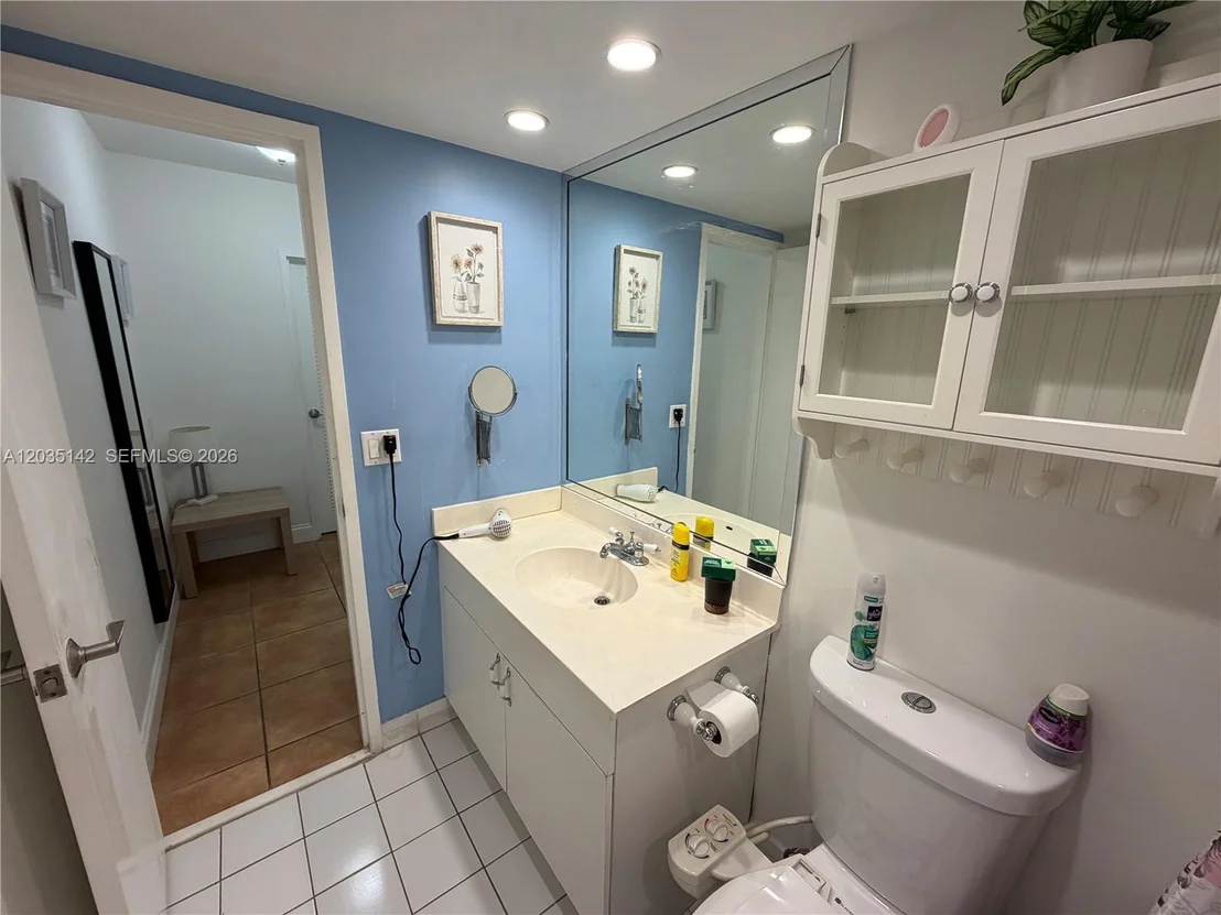 Photo of Unit 310 at 5161 Collins Ave