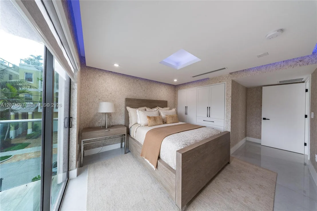 Photo of 5601 N Ocean Dr