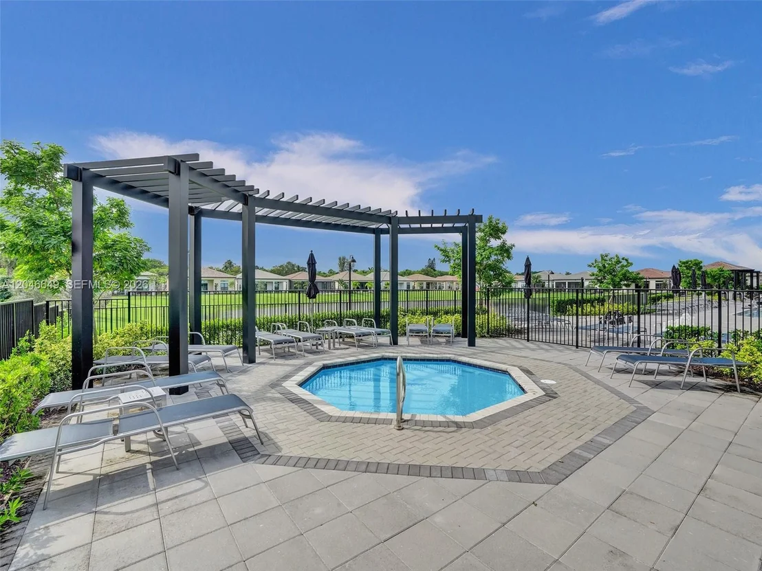 Photo of 8147 Juniper Dr