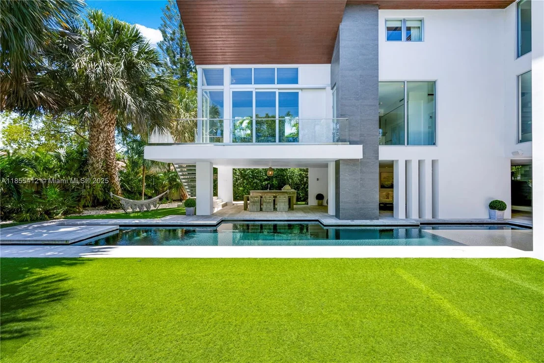 Photo of 545 SABAL PALM