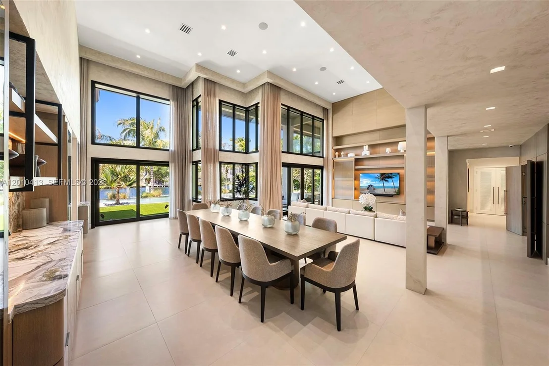 Photo of 110 Holiday Dr