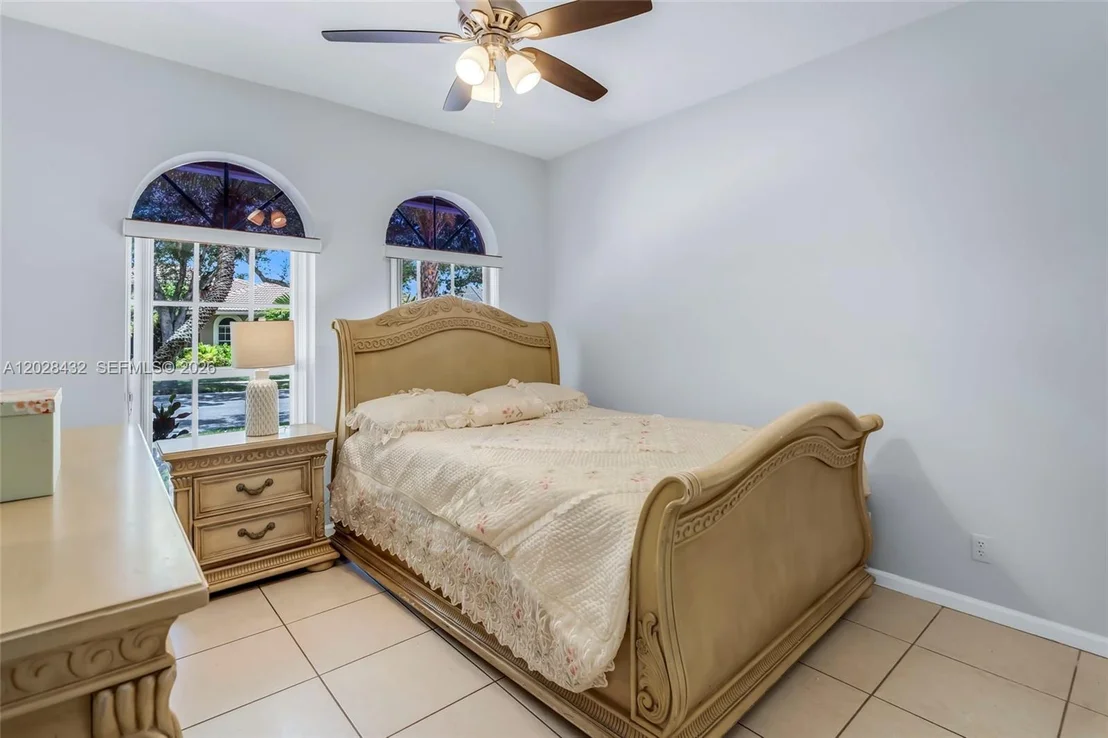 Photo of 3852 Oak Ridge Cir