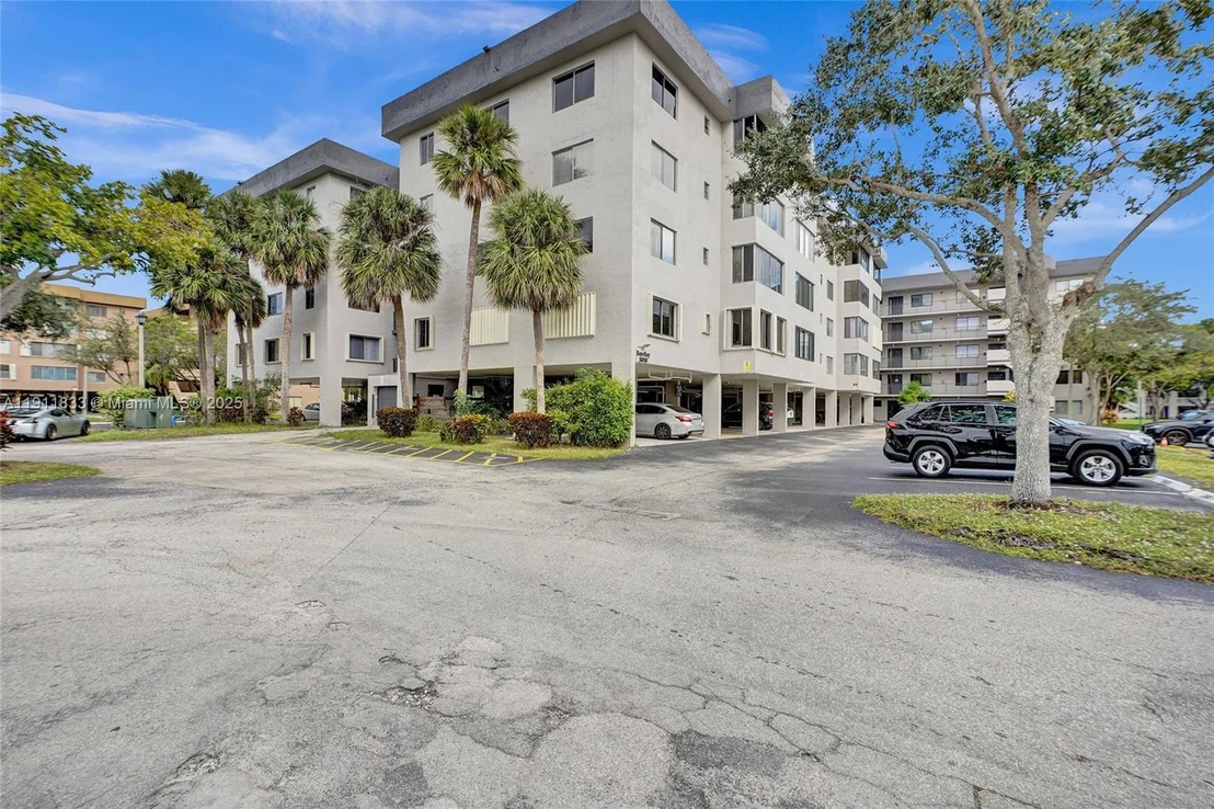 Photo of Unit 211 at 8010 Hampton Blvd