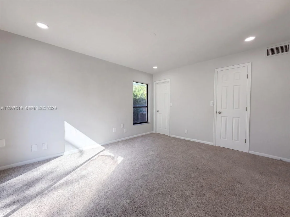 Photo of 2496 Douglas Ave