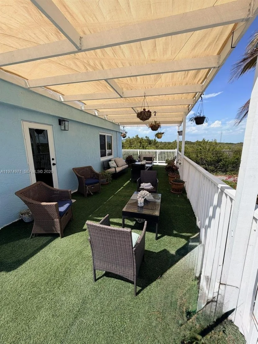 Photo of 212 Banyan Ln